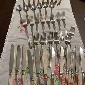 Cambridge 18/10 ALLURE Gold Edged Flatware Set Multiple Pieces & Serving Set